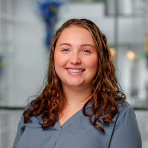 Hailey Cole headshot