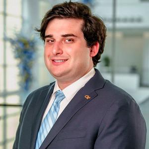 Evan Dodes headshot