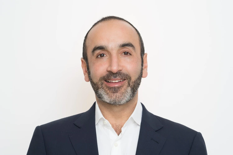 Hossein Fateh headshot photo