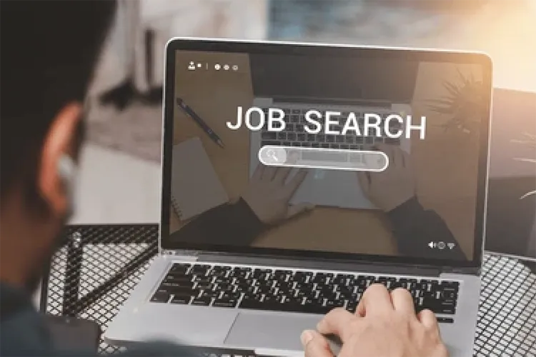 How to Find Internships in Finance & FinTech and Leverage your Networking Skills: Career Services Workshop