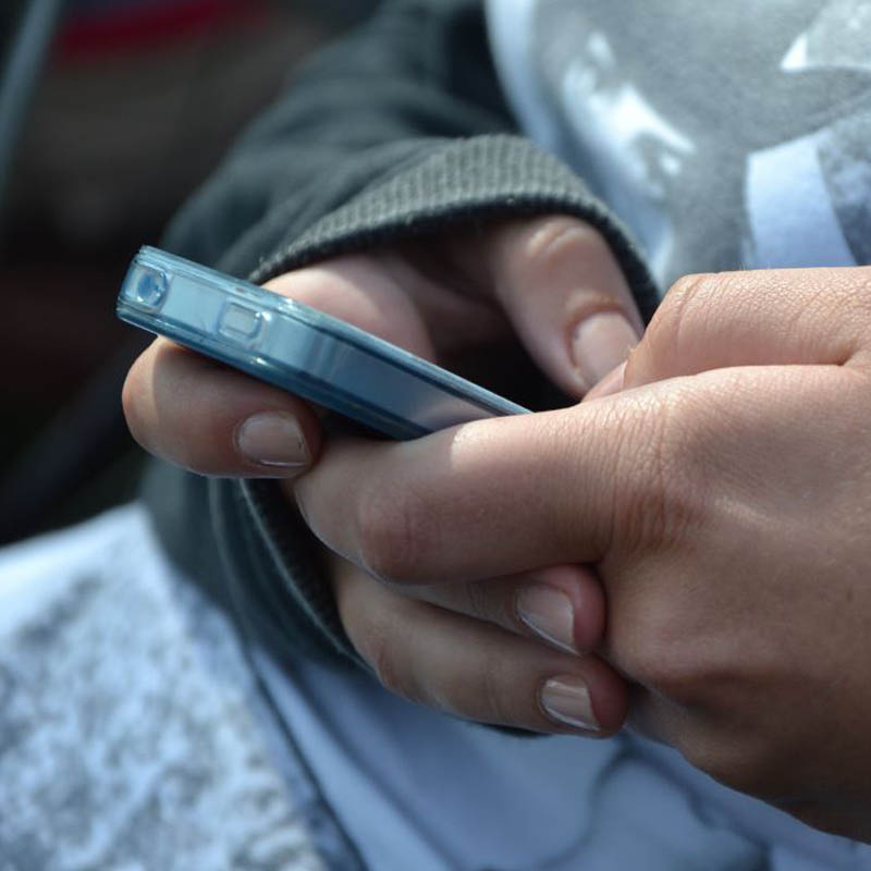  Hands holding a cell phone