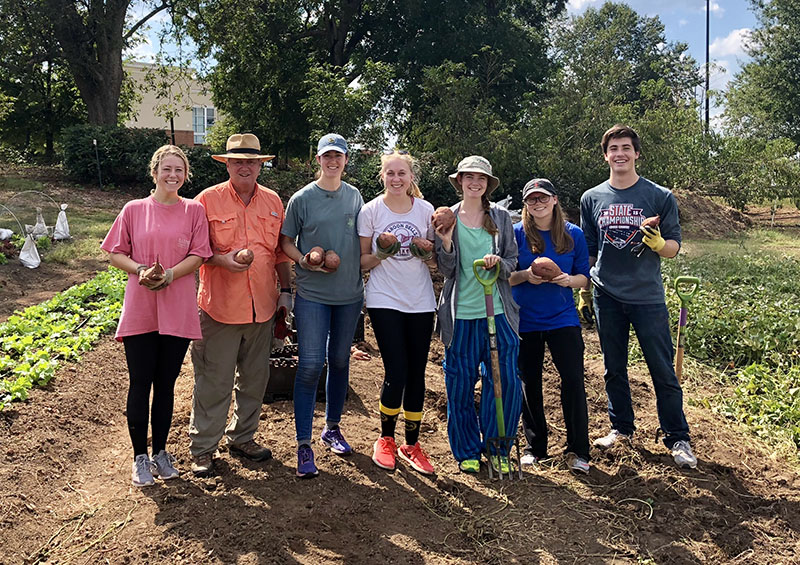 As part of a MGT 3662 Serve-Learn-Sustain-inspired exercise at Atlanta’s Good Samaritan Health Center, from left to right, the six students who participated are: Laura Batten, Professor William “Bill” Joseph Todd, Emily Farrow, Brady Bove, Maggie Martin and John Wagner.