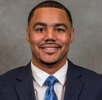 Incoming Executive MBA student Tevin Washington's head shot