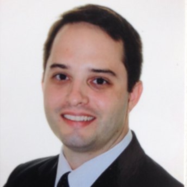 Incoming Executive MBA student Gustavo Rodrigues' head shot