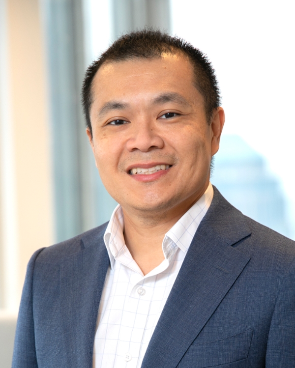 Incoming Executive MBA student Steve Mok's head shot