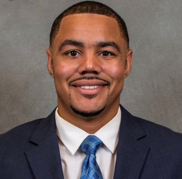 Incoming Executive MBA student Tevin Washington's head shot