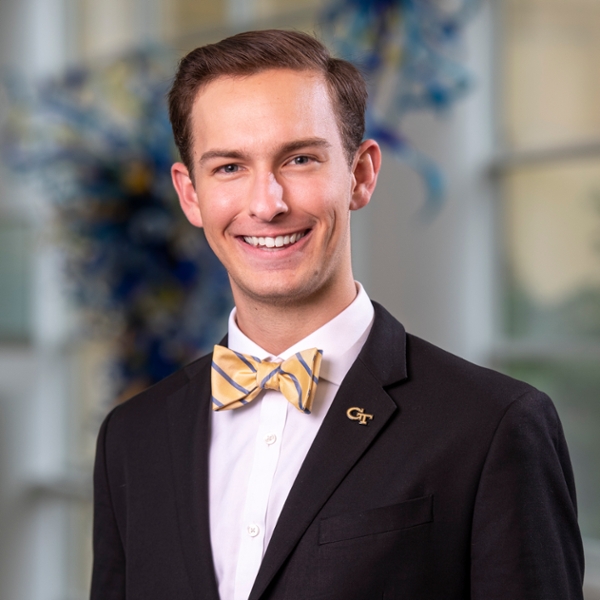 Head shot of undergraduate student Gavin Lambert