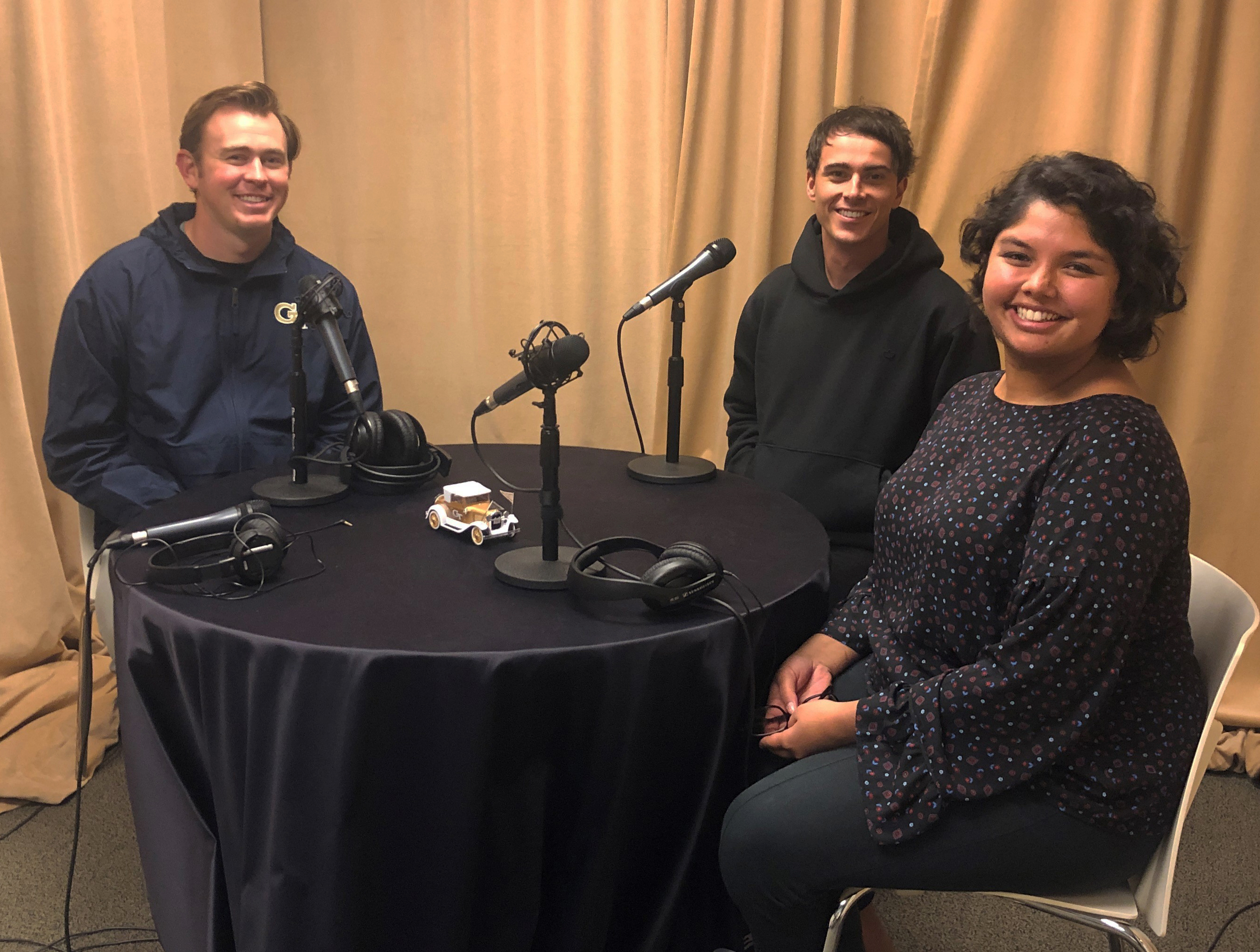 First-year MBA student Leo Haugh speaks with his fellow classmates Paroma Chakravarty and Thomas Landzart.