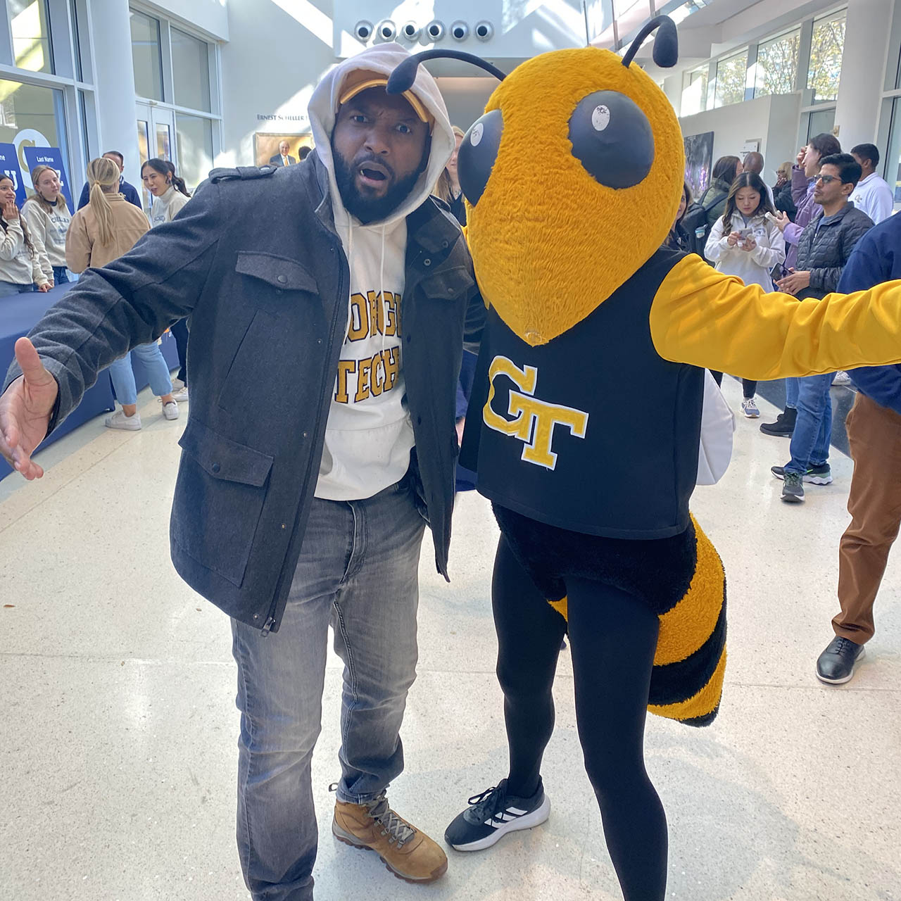 Darren Holcomb, Scheller Full-time MBA ‘24, stands next to the Georgia Tech mascot, Buzz. 