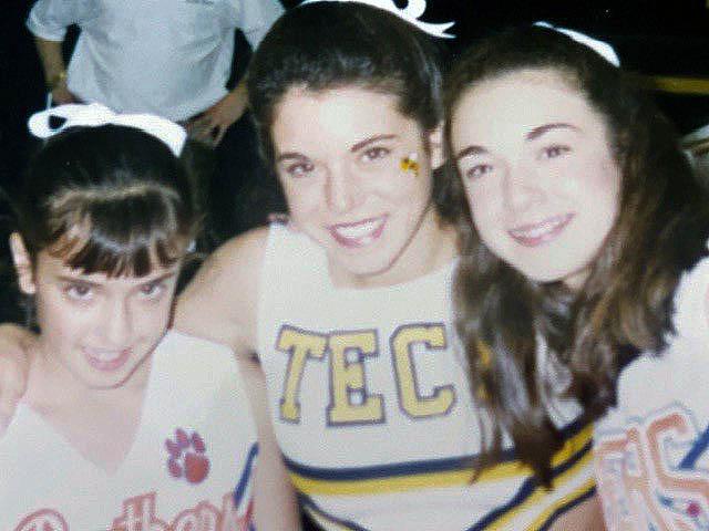 Leanna with sisters Nikki and Shelly