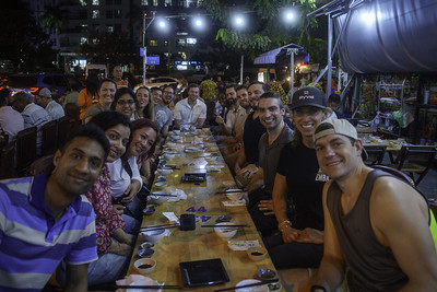 students-eating-in-vietnam.jpg