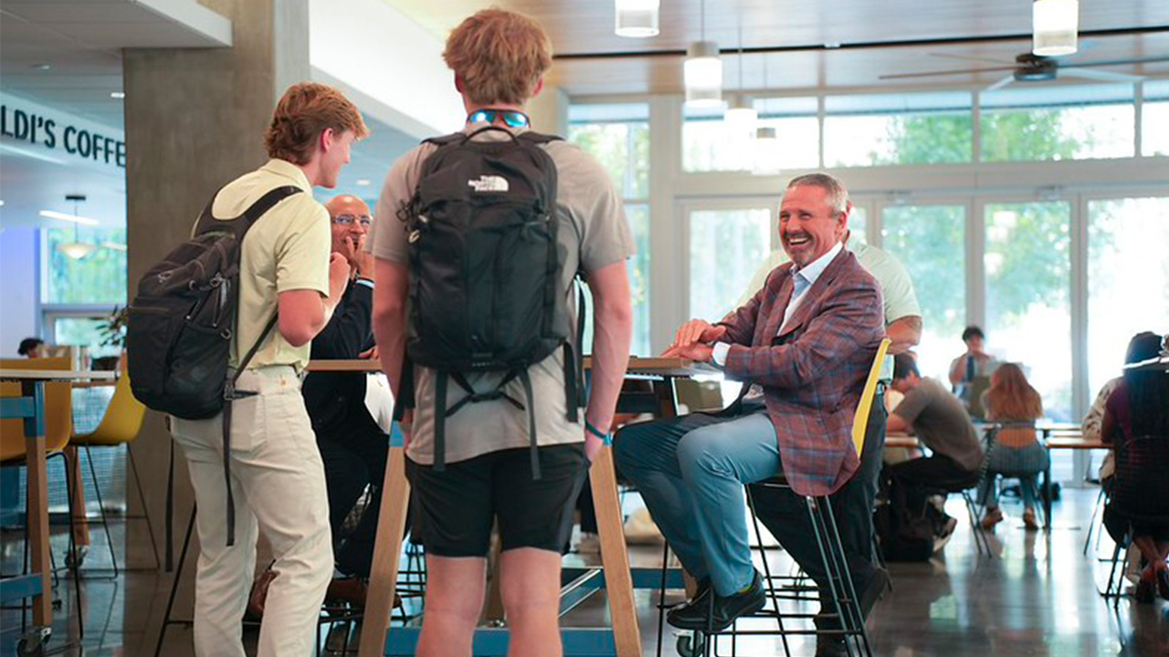 Jim Hannan, president and COO of Koch, interacts with Georgia Tech Scheller College of Business students.