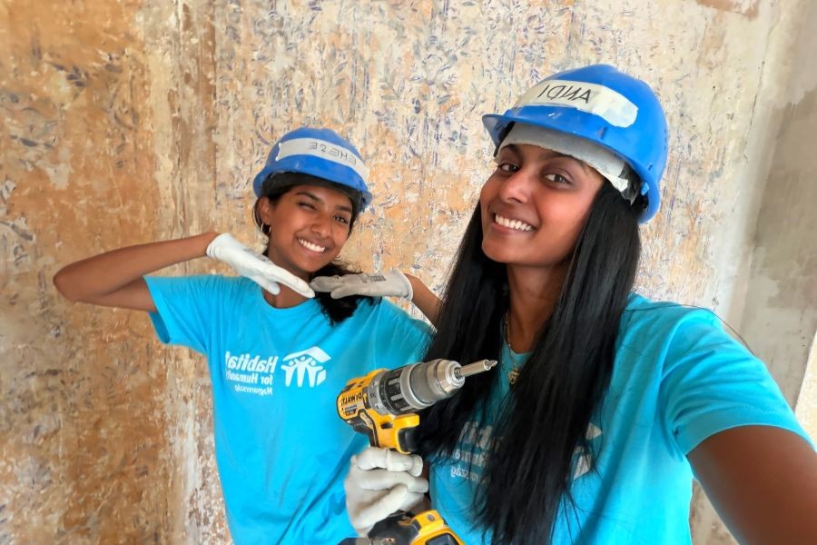 Habitat for Humanity Magyarország: Shreya Hegde (BSBA) and Harika Kanaparti (BSBA)