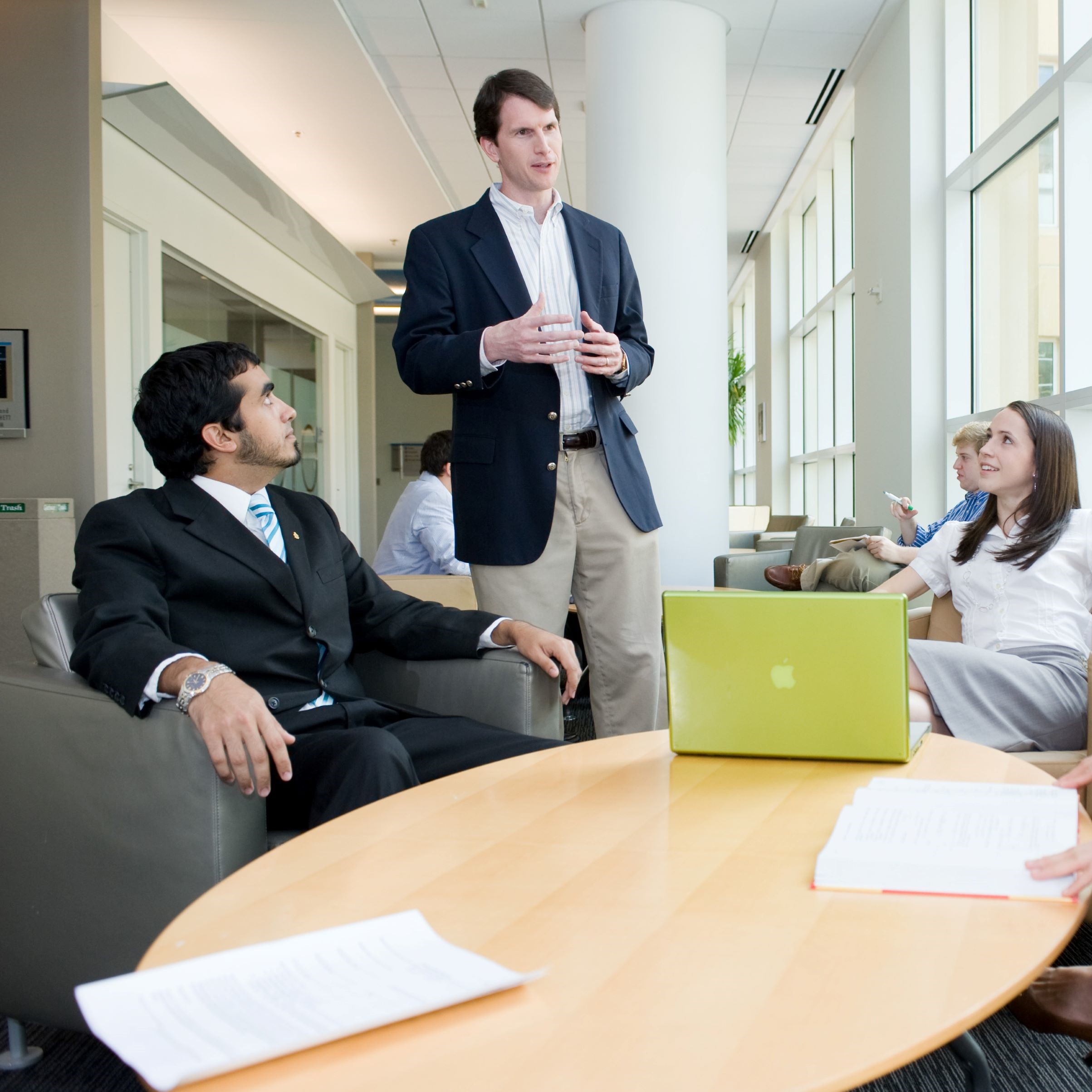 Faculty member Eric Overby speaks with students at the Scheller College of Business